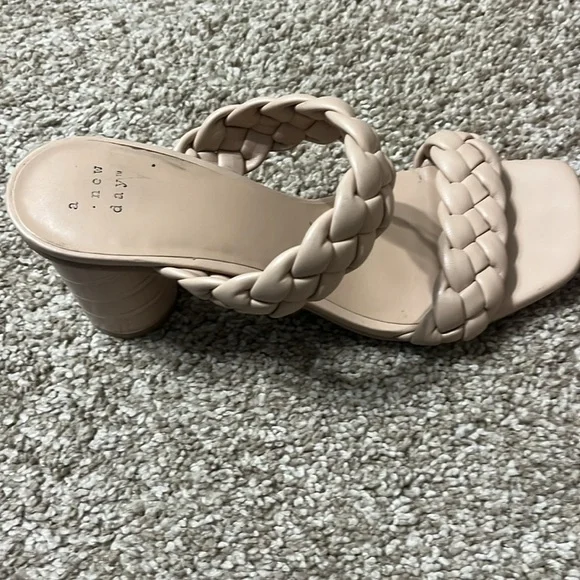 Pretty open back sandals - Picture 3 of 5